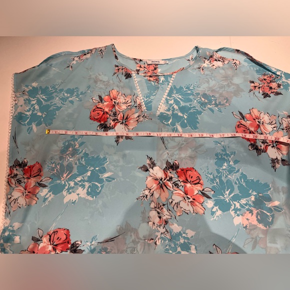 RICKI’S Size Medium Flowered Blouse - Picture 2 of 6